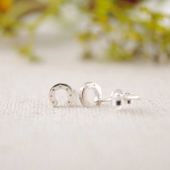 Boucle d'oreille cheval couleur or – Image 6