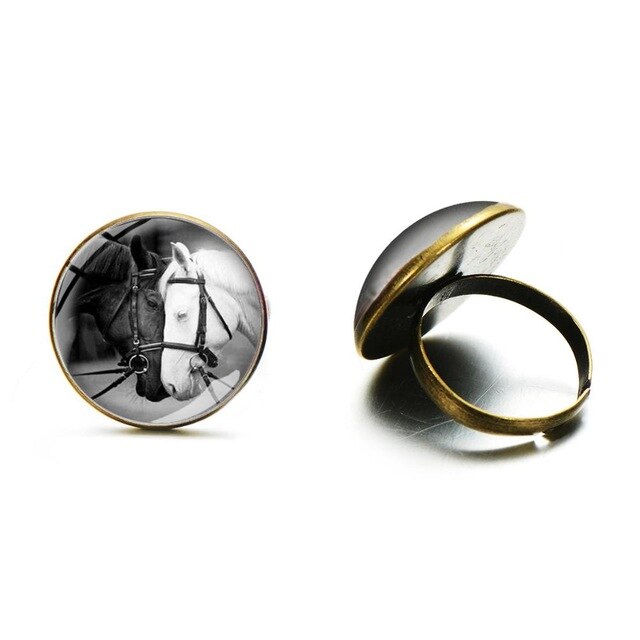Bague Cheval Noir et Blanc – Image 2
