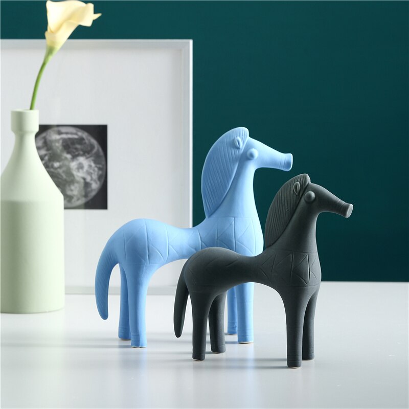 Statue Cheval abstrait coloré – Image 12