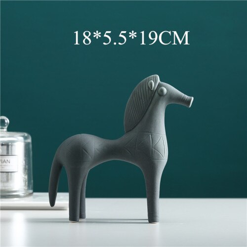 Statue Cheval abstrait coloré – Image 2